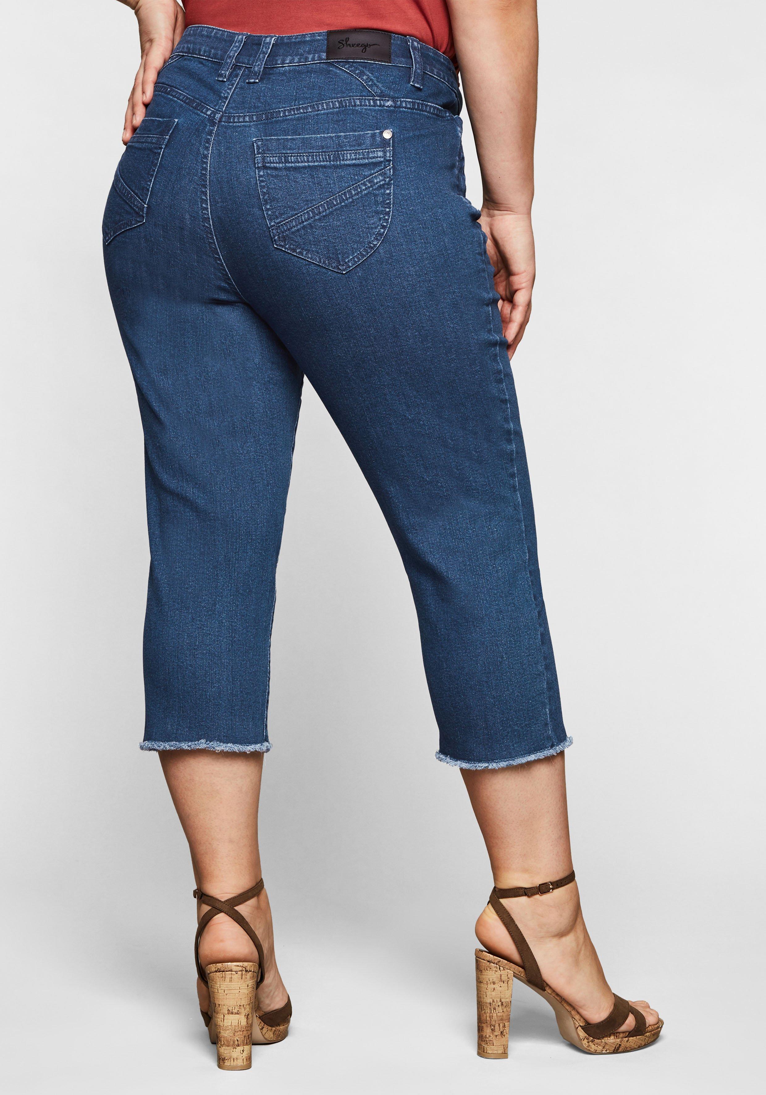 Slim Fit Jeans in 3/4-Länge, mit Fransen am Saum