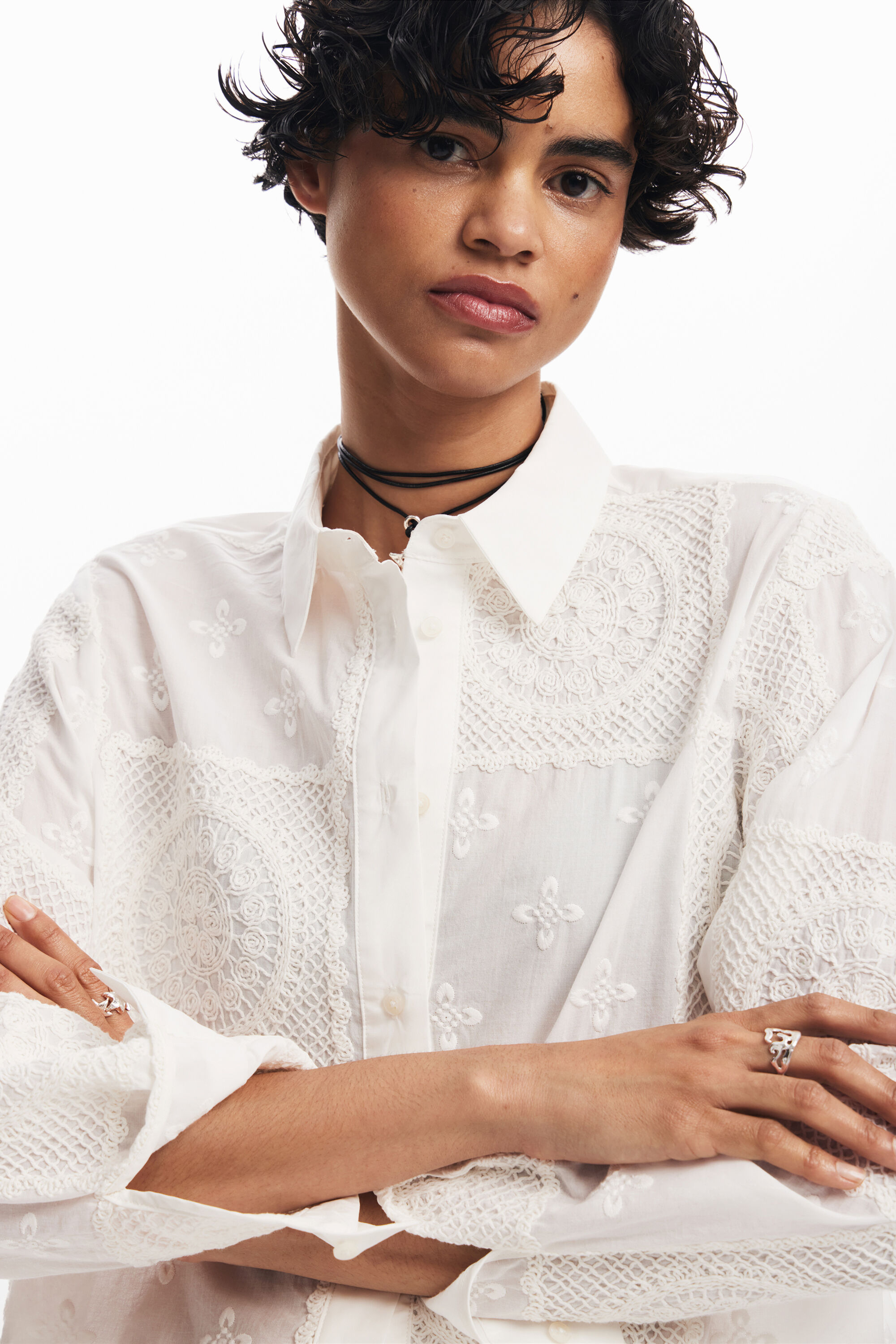 Camisa lisa bordada