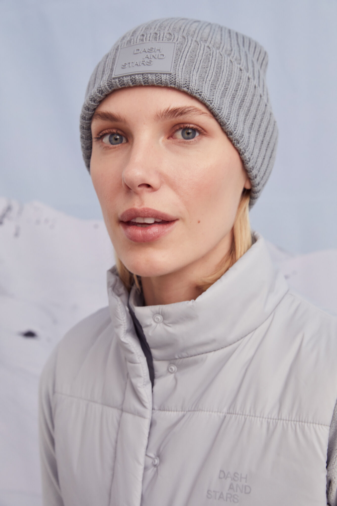 Gorro de malha cinza com logotipo - cinza
