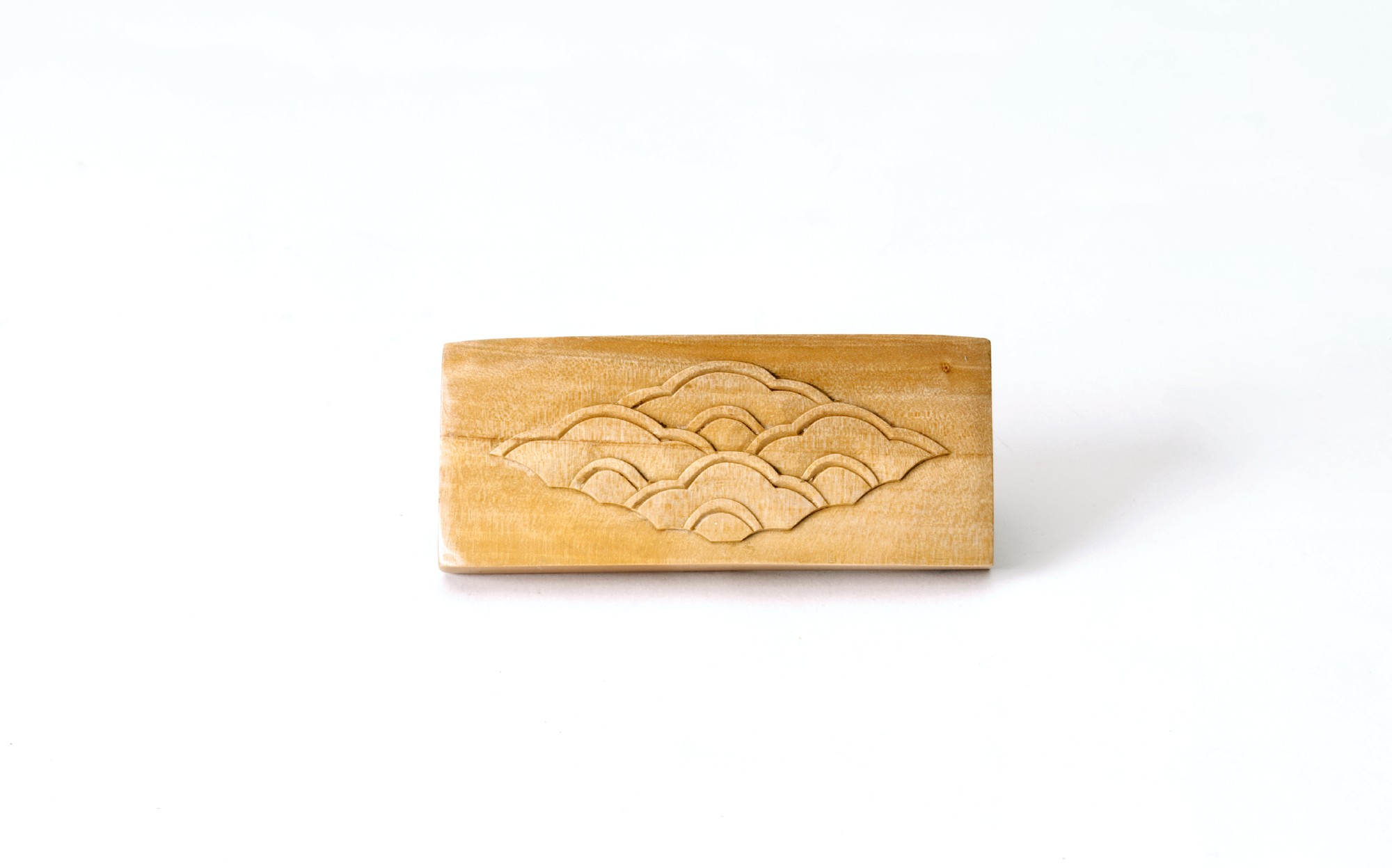 Nagelbürste 'Wellenform' aus Mahagoniholz, B 10 cm, L 4 cm, H 3 cm von fischer's lagerhaus