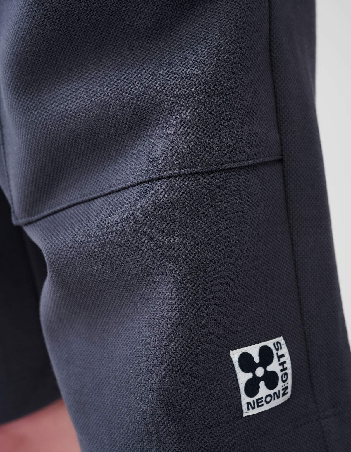 Pique Label Short Donkergrijs