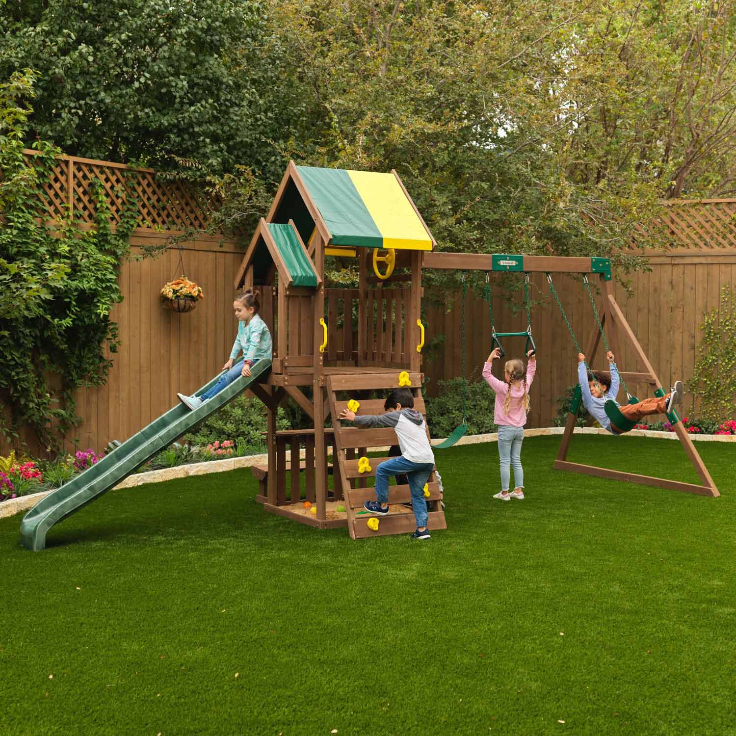 KidKraft Houten Speeltoren met Glijbaan en Schommels