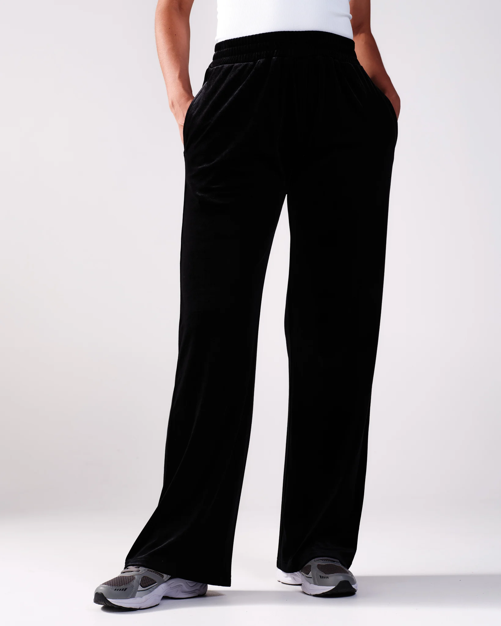 LEVITY Velour Straight Pant Black