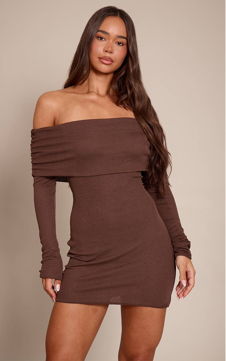 Chocolat Robe Moulante Bardot Froncée En Pelure D'oignon