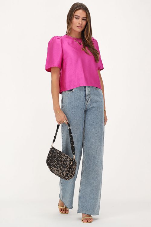 Roze top met geplooide mouwen en strikjes