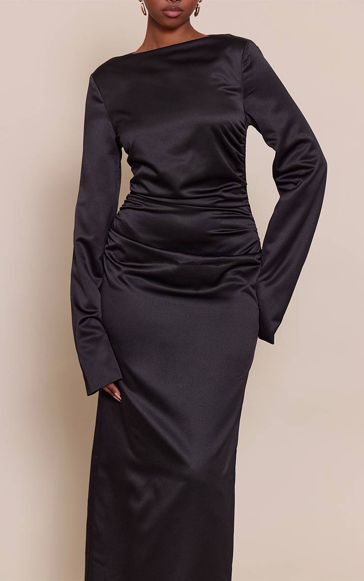 Noir Robe Longue En Satin À Col Montant Et Manches Évasées