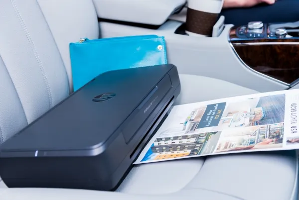 HP Officejet 200 Mobile Printer - Printer - farve - blækprinter - A4/Legal - 1200 x 1200 dpi - op til 20 spm (mono) / op til 19 spm (farve) - kapacitet: 50 ark - USB 2.0, USB vært, Wi-Fi