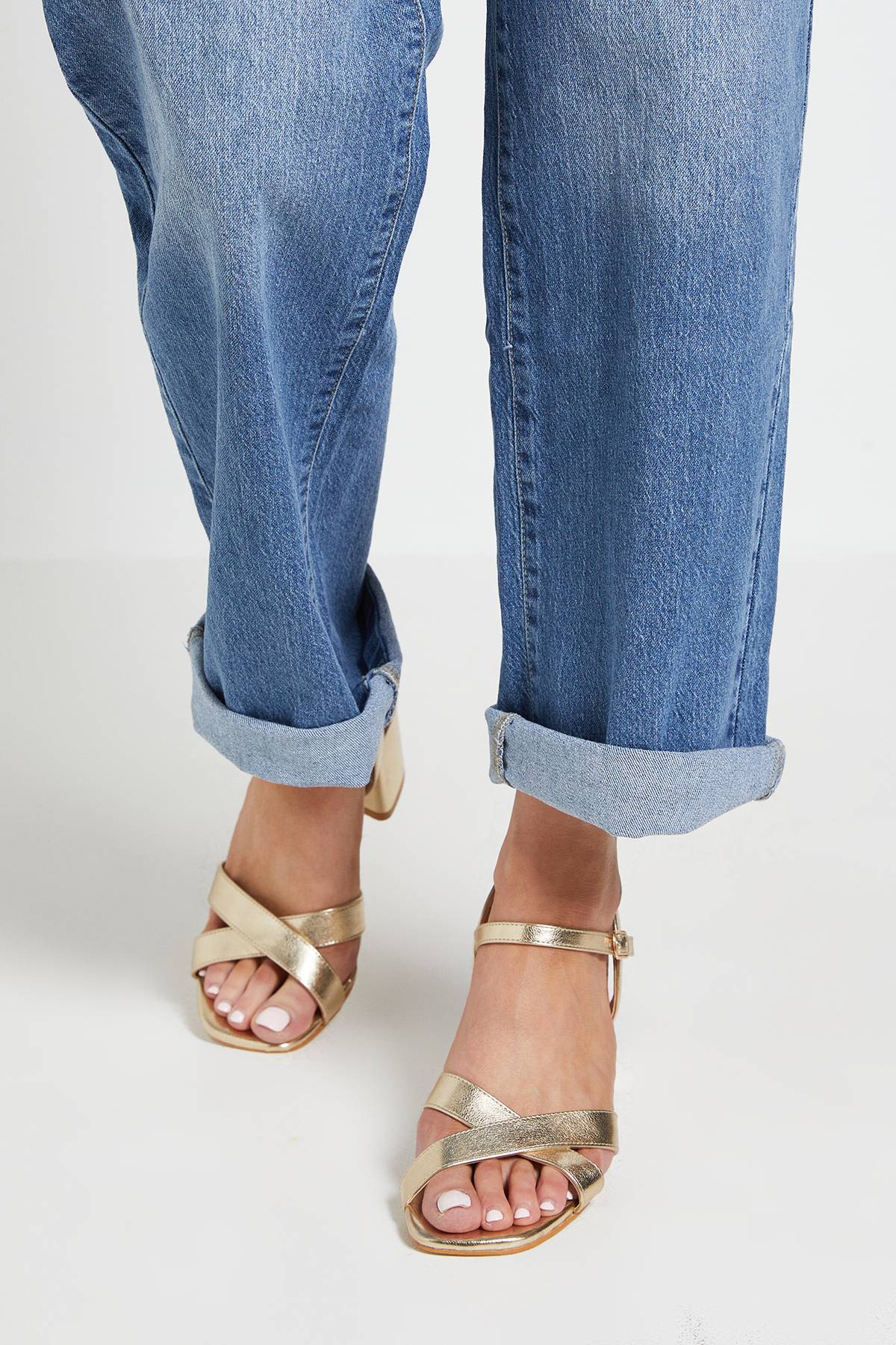 Wallis Sandales À Talons Carrés Moyens Samiyas Coupe Large En Synthétiquecuir Métallisé Avec Brides Croisées