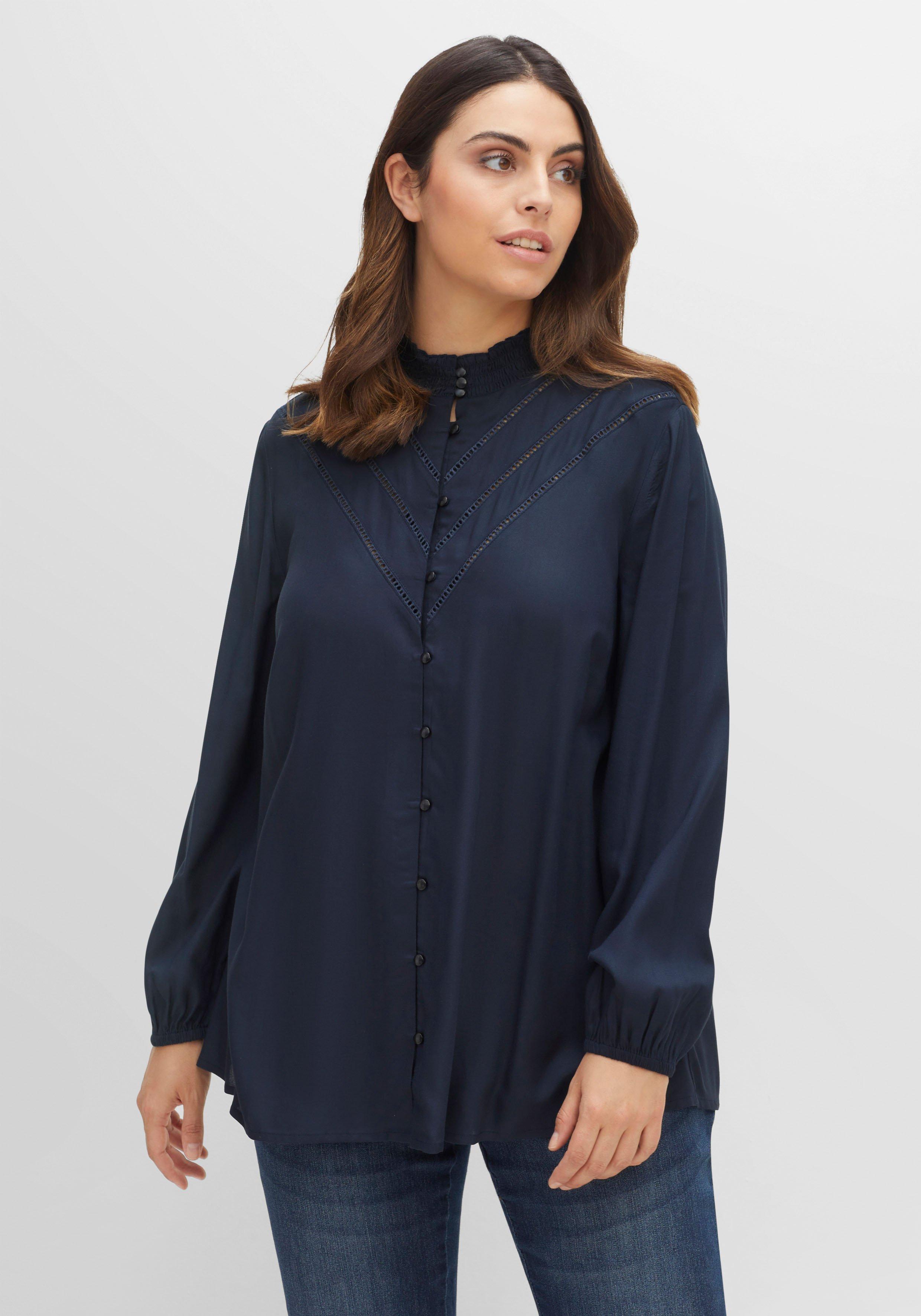 Bluse mit Smok- Ausschnitt und Lochmusterdetails