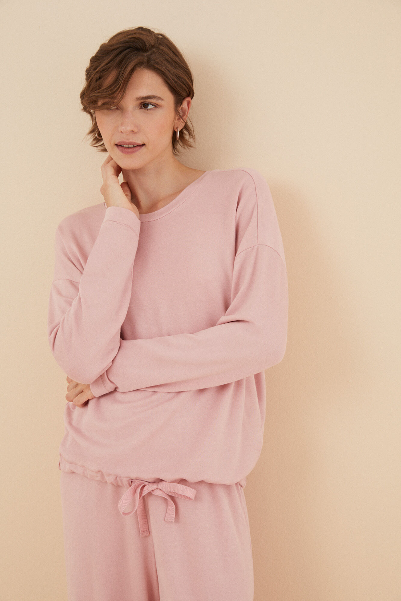 Conjunto com detalhes nas costas em rosa