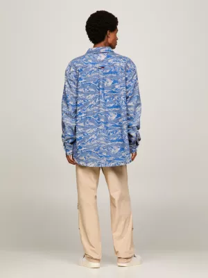 Camisa jeans oversized com estampa camuflada de tigre