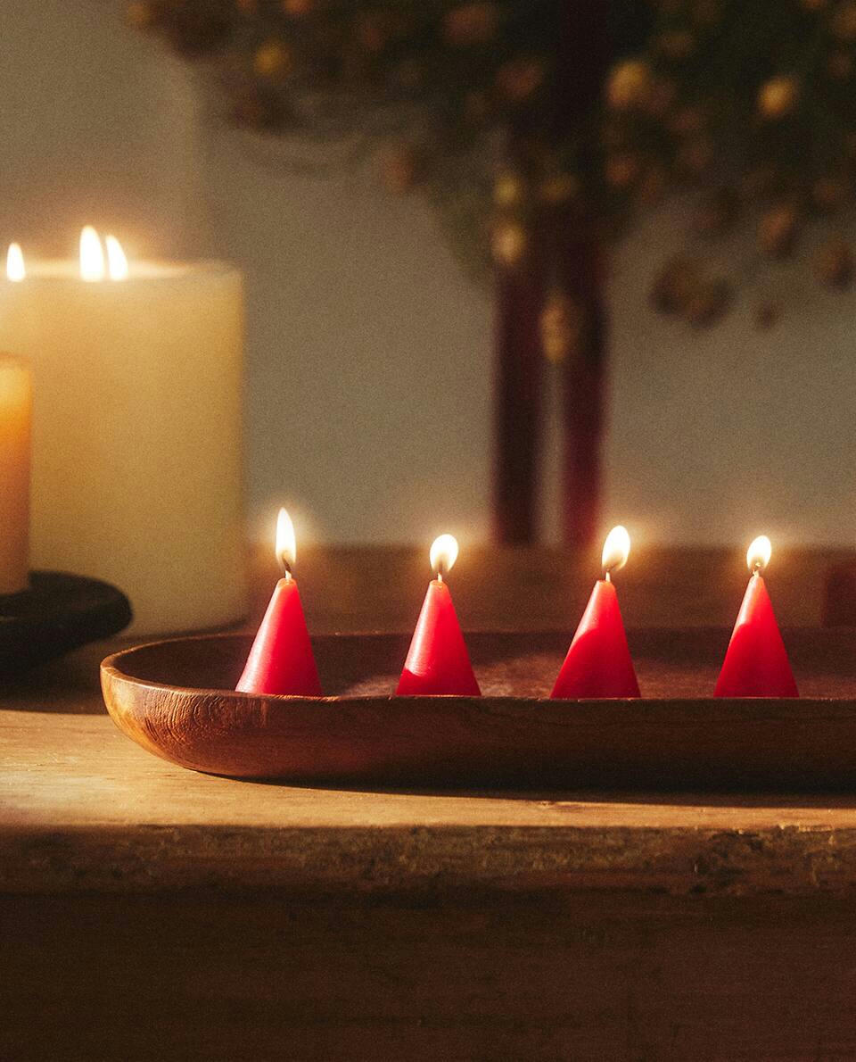 PACOTE DE VELAS DECORATIVAS DE NATAL EM FORMATO DE CONE (PACOTE COM 6)