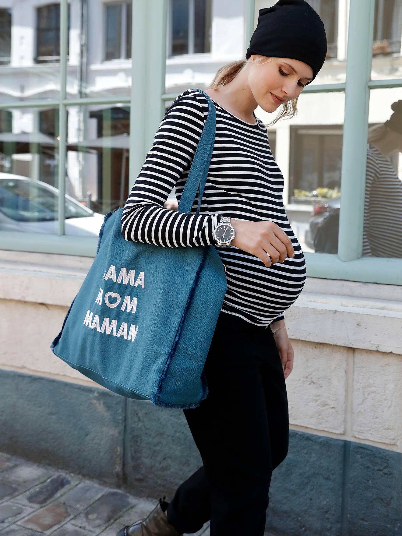 Bolsa de maternidade básica, lisa, azul-escura com estampas.