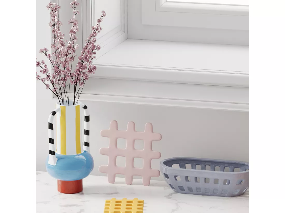 CASSIS - Vase décoratif en céramique rayée avec poignée