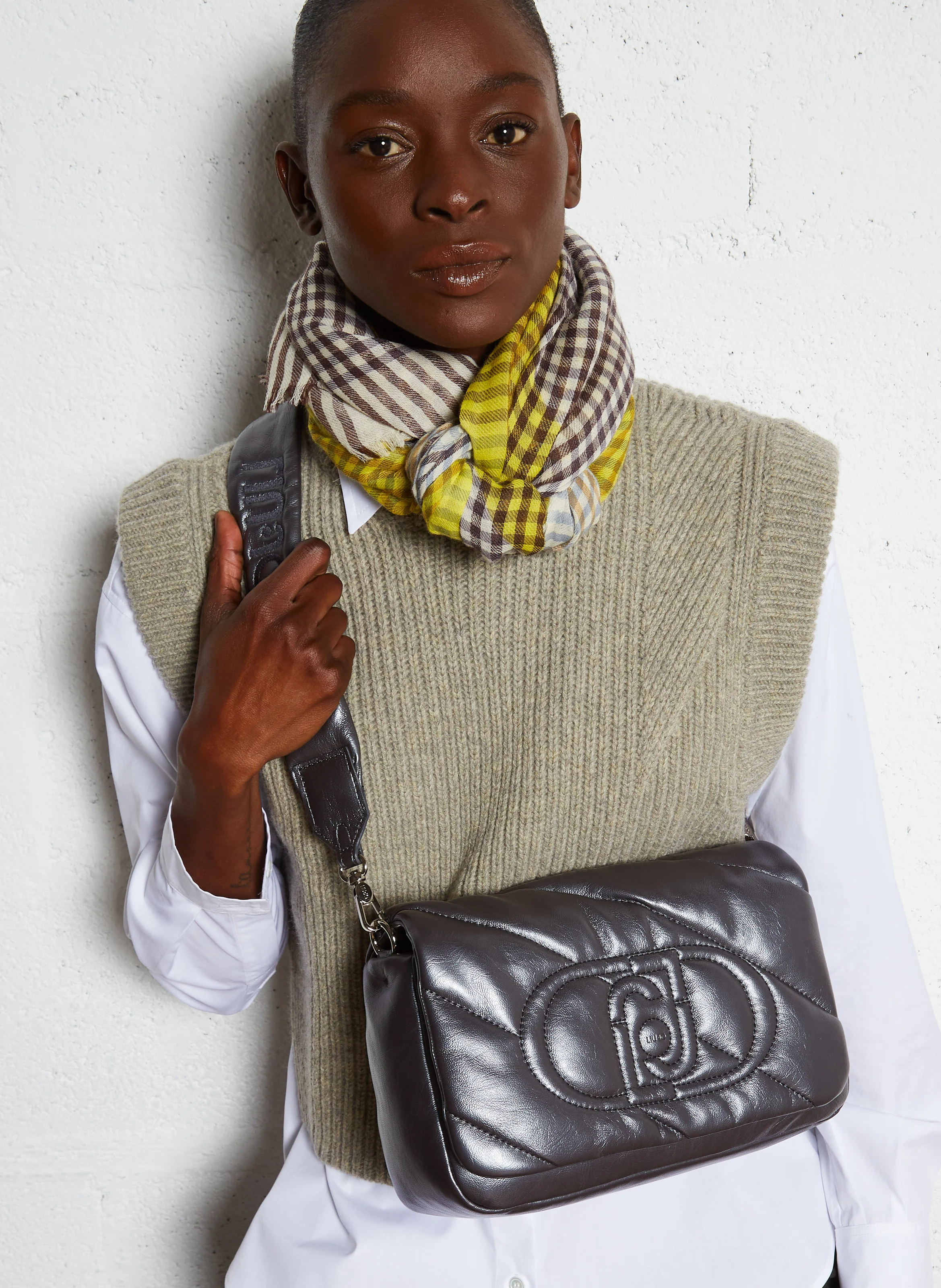 Sac à bandoulière matelassé brillant | Gris