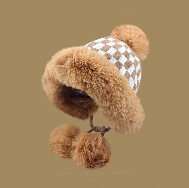FROME - Geruite, pluizige muts met pompon