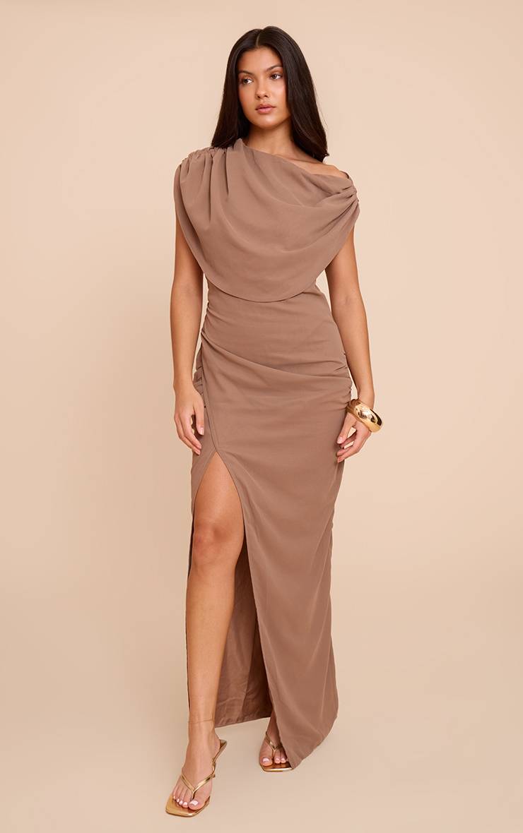 Deep Taupe Robe Longue En Mousseline À Col Bénitier