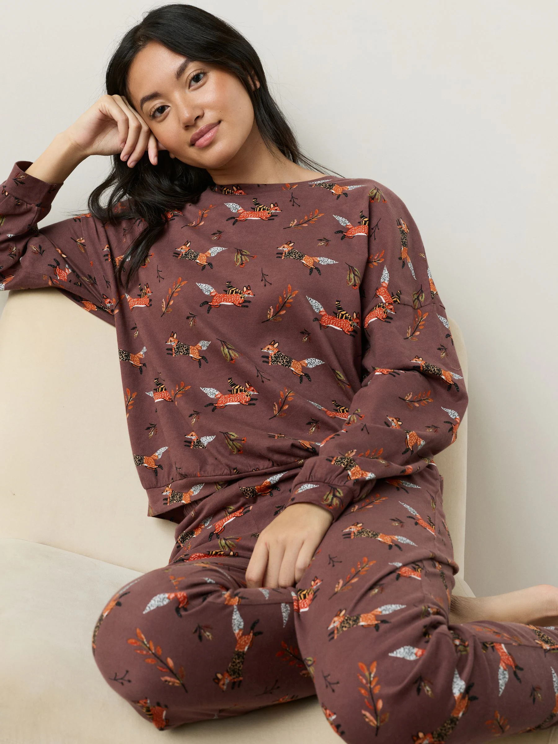 Chocoladebruin met vossenprint - Pyjama met lange mouwen