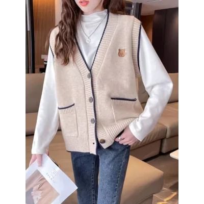 Surbane - V-hals vest met contrasterende rand en geborduurde beer