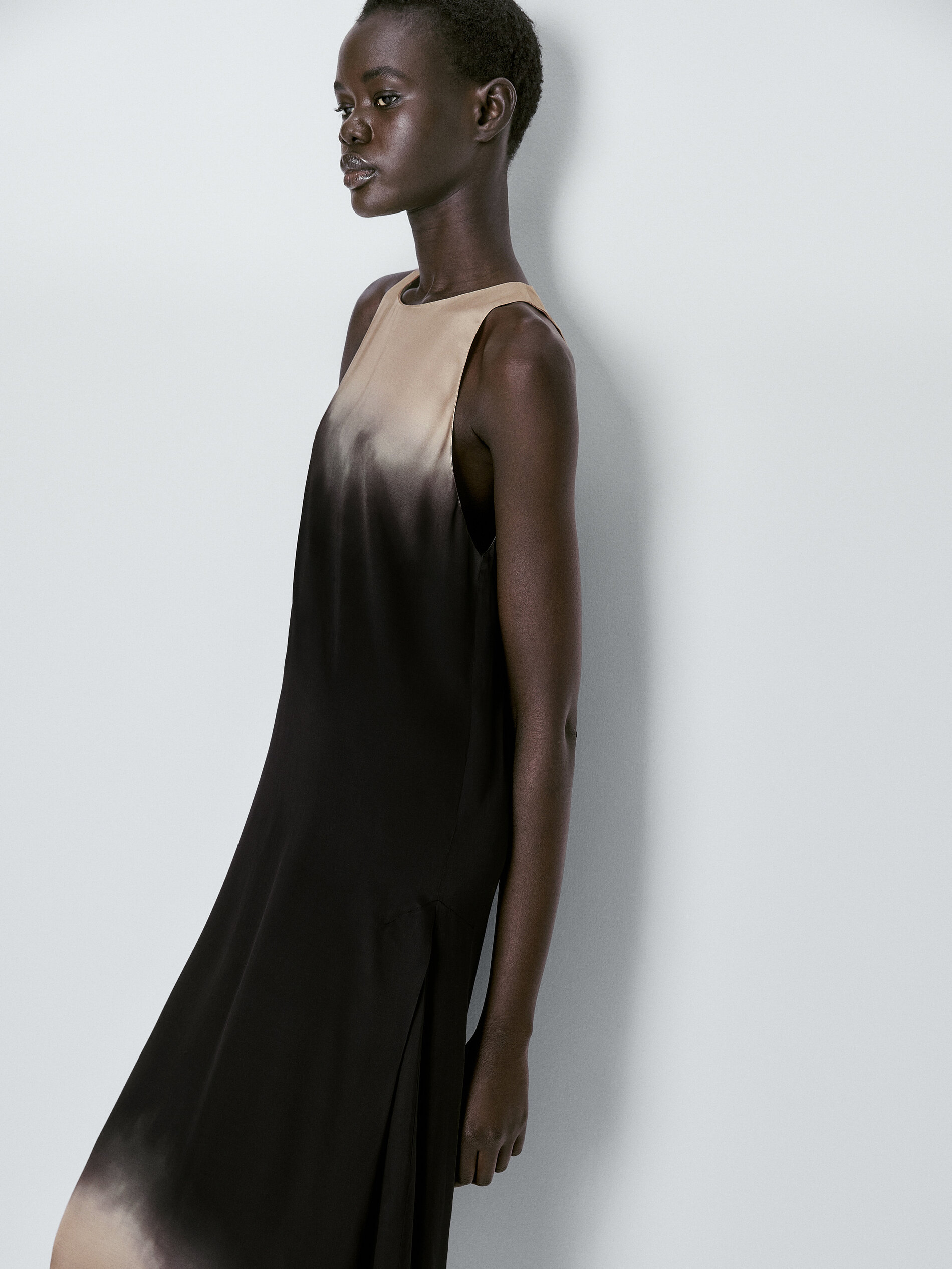 Vestido amplo fumado sem manga - PRETO