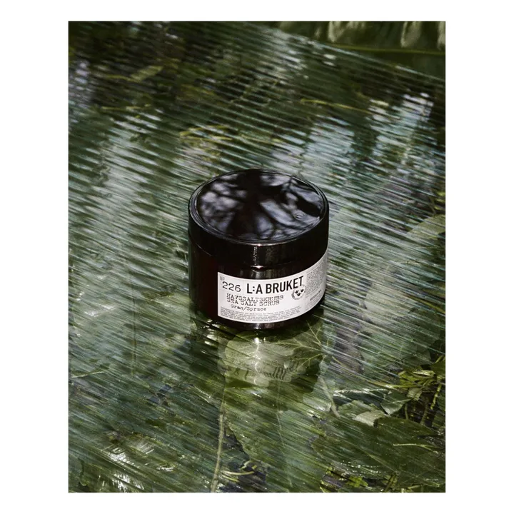 L:A BRUKET Gommage corps au sel marin Épicéa 226 - 420g