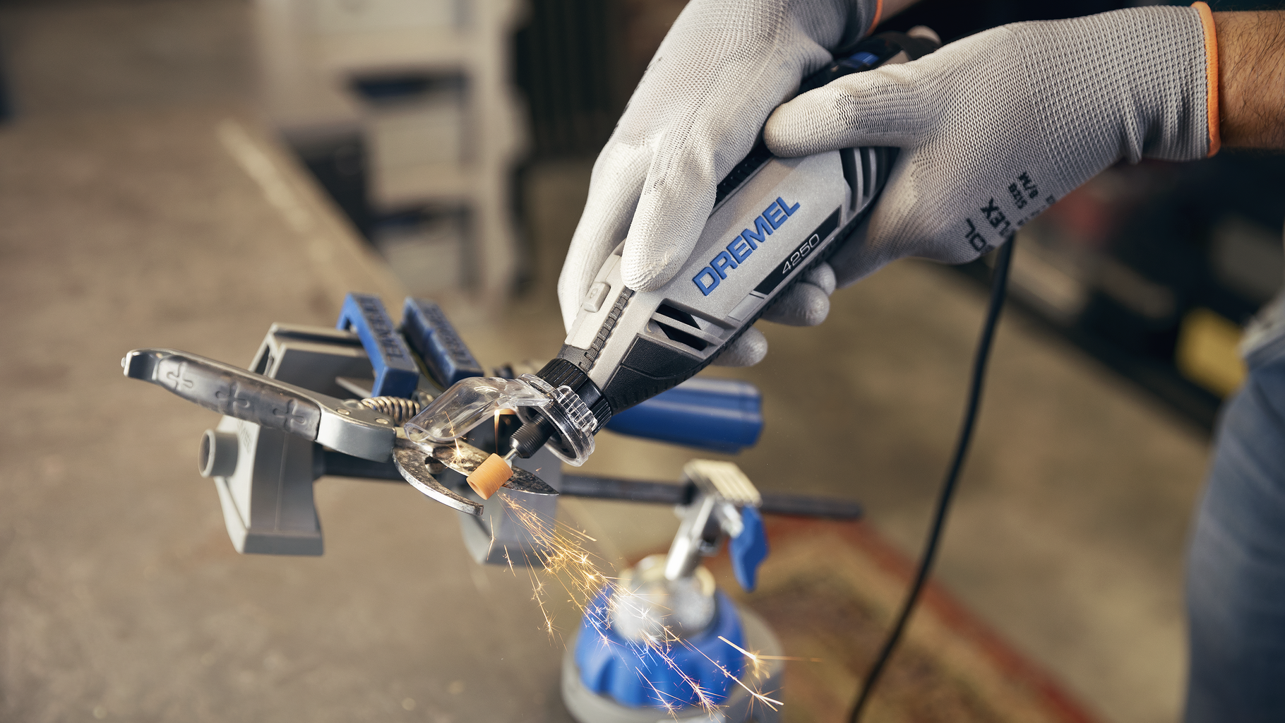 Dremel  Dremel 4250-6/128    Kabelgebundenes Multifunktionswerkzeug für anspruchsvolle Anwendungen