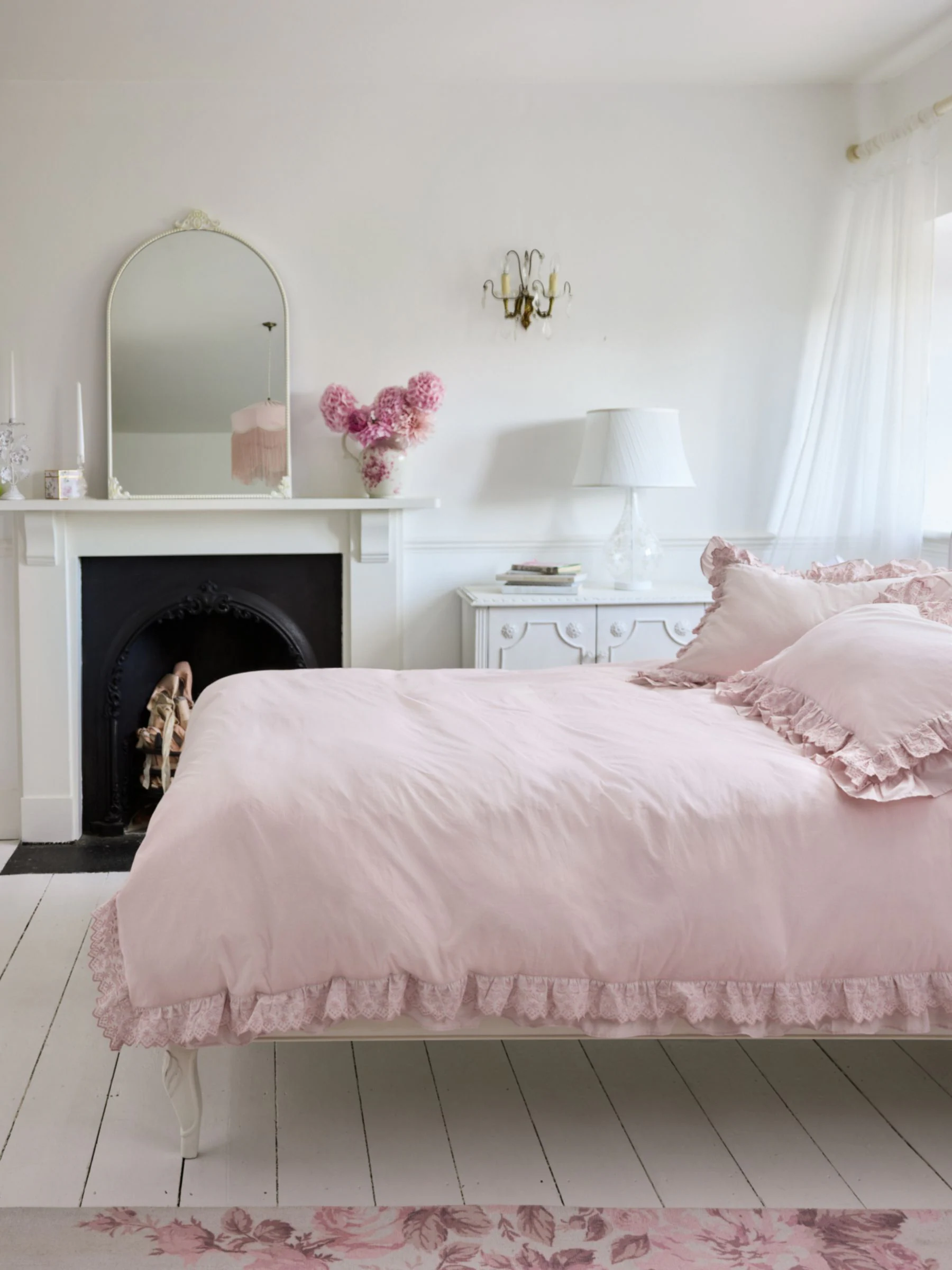 Shabby Chic by Rachel Ashwell® broderie anglaise ruche dekbedovertrek en kussensloopset