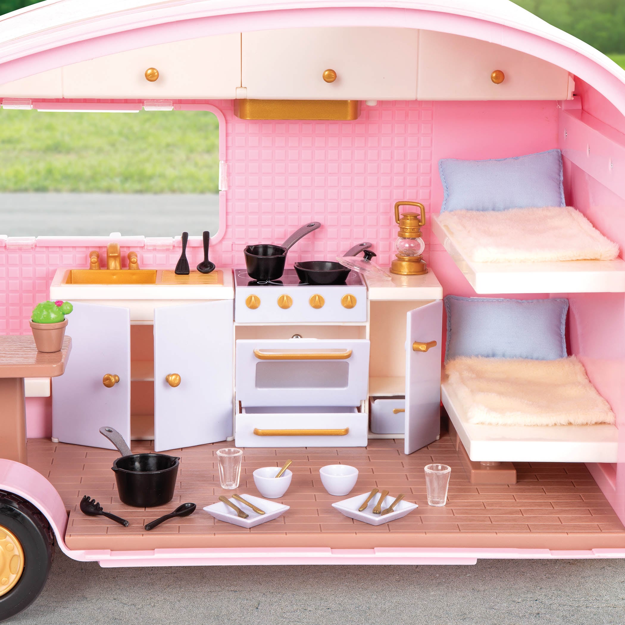 LORI Puppe Eliza mit Auto & Wohnwagen