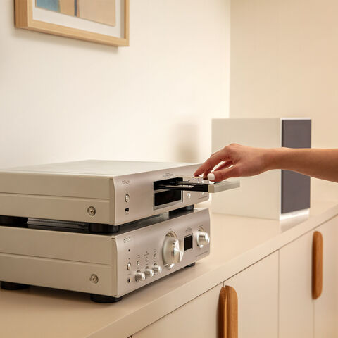 Denon DCD-900NE – serieuze CD-speler met mooie aluminium finish Premium Silver