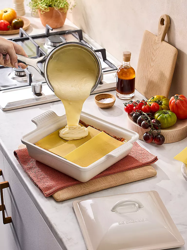 LE CREUSET Auflaufform 23cm Tradition mit Deckel aus Steinzeug quadratisch Meringue creme