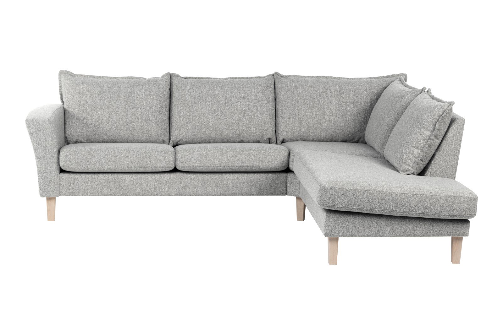 Slogen hjørnesofa Oppsett AH. 2,5-seter med åpen ende høyre. Tekstil Viva Silver med soft ryggpute. Vange A og hvitpigmentert ben 178.