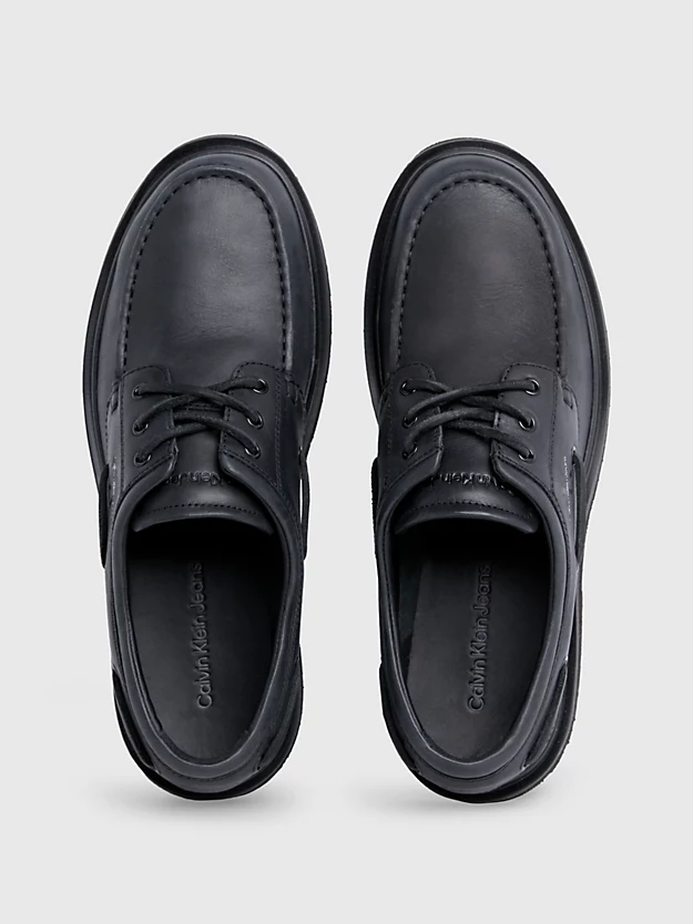Sapatos híbridos de couro com cadarço