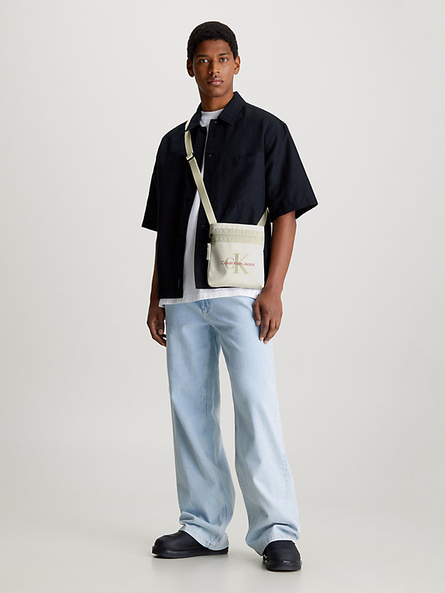 Bolsa de ombro plana com logotipo