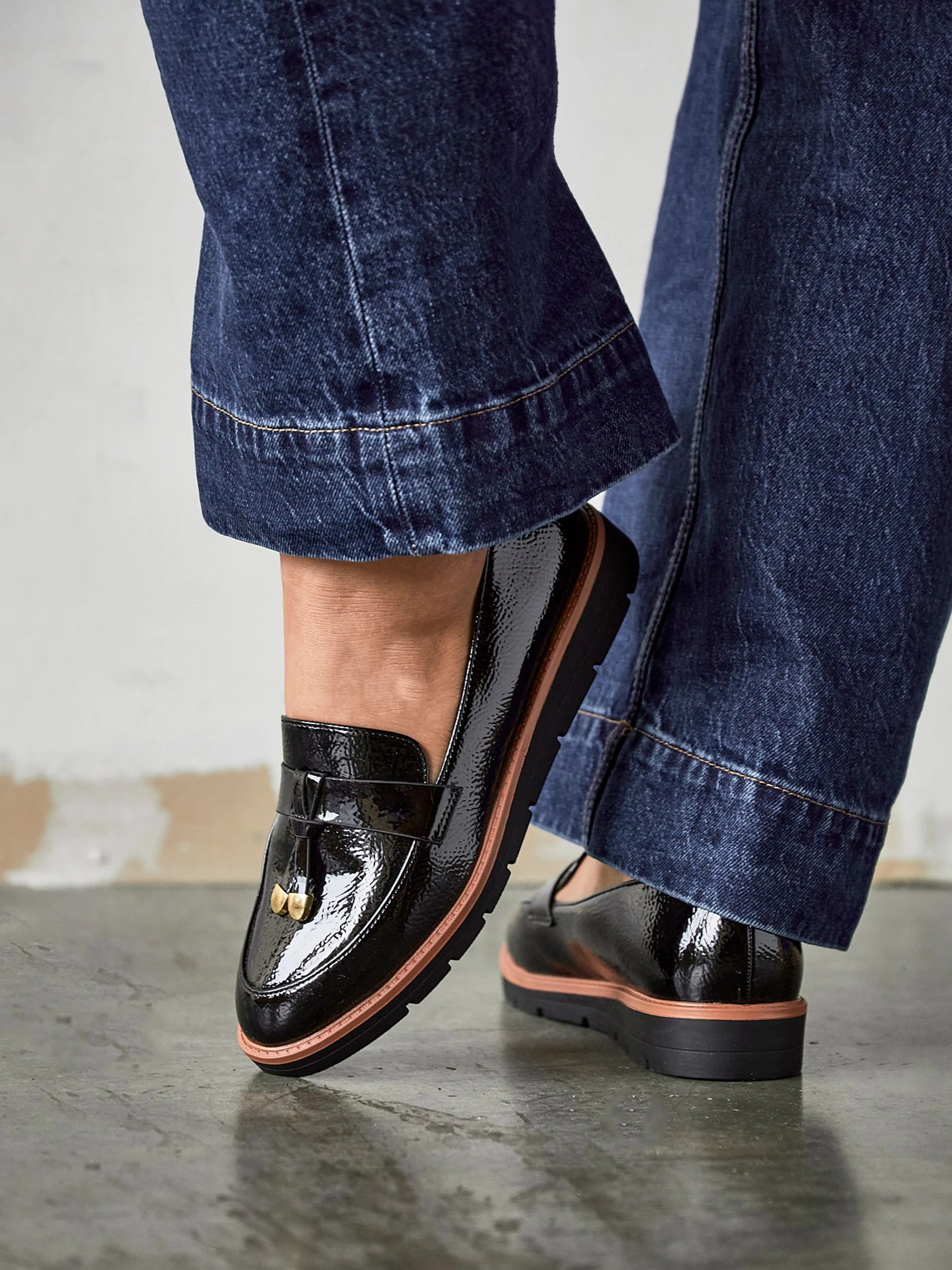 Zwart - Linzi Nancy Patent Loafers With Tassel Detail