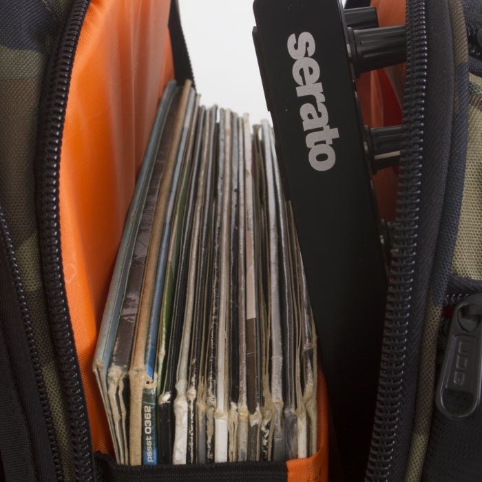 UDG Ultimate Digi Backpack Camo/Orange inside 15.4
