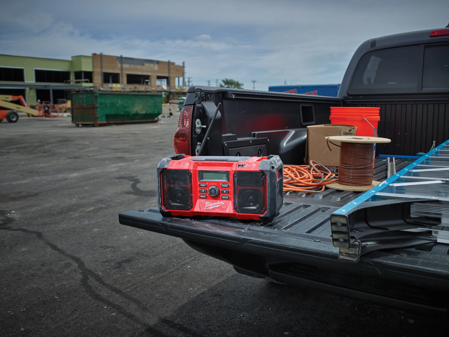 Milwaukee M18 JSR DAB -0 18V Li-Ion Accu bouwradio body - DAB  - werkt op netstroom & accu