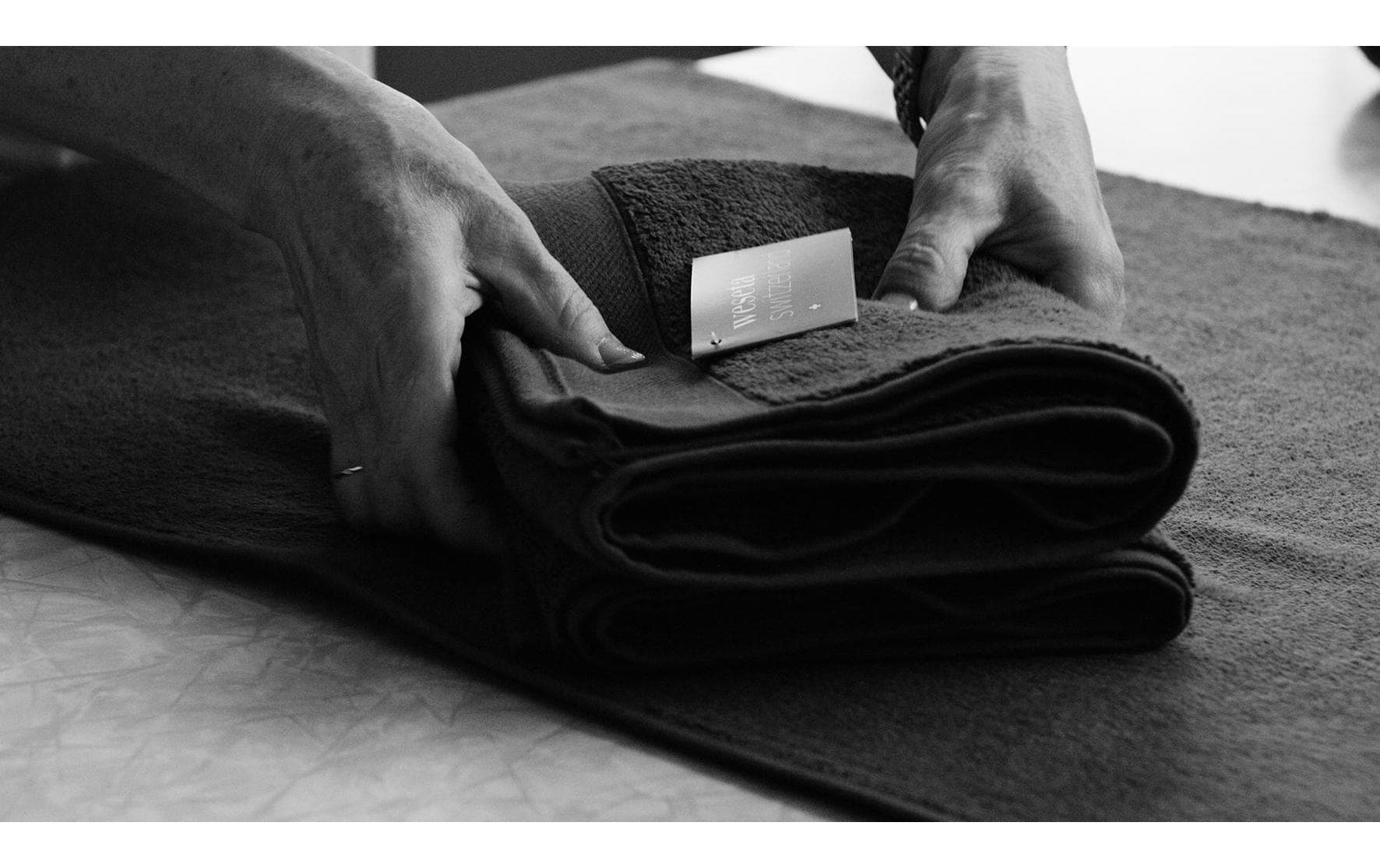 Duschtuch Douceur 72 x 150 cm AnthrazitSchweizer Wertarbeit die Ansprüche des modernen Lebens