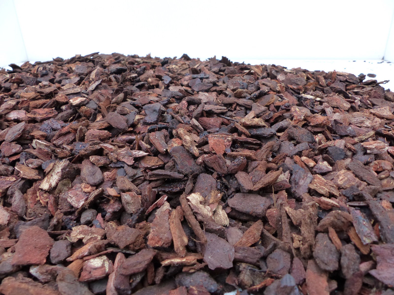 70 Liter Premium Pinienrinde Bodengrund 8-15 mm