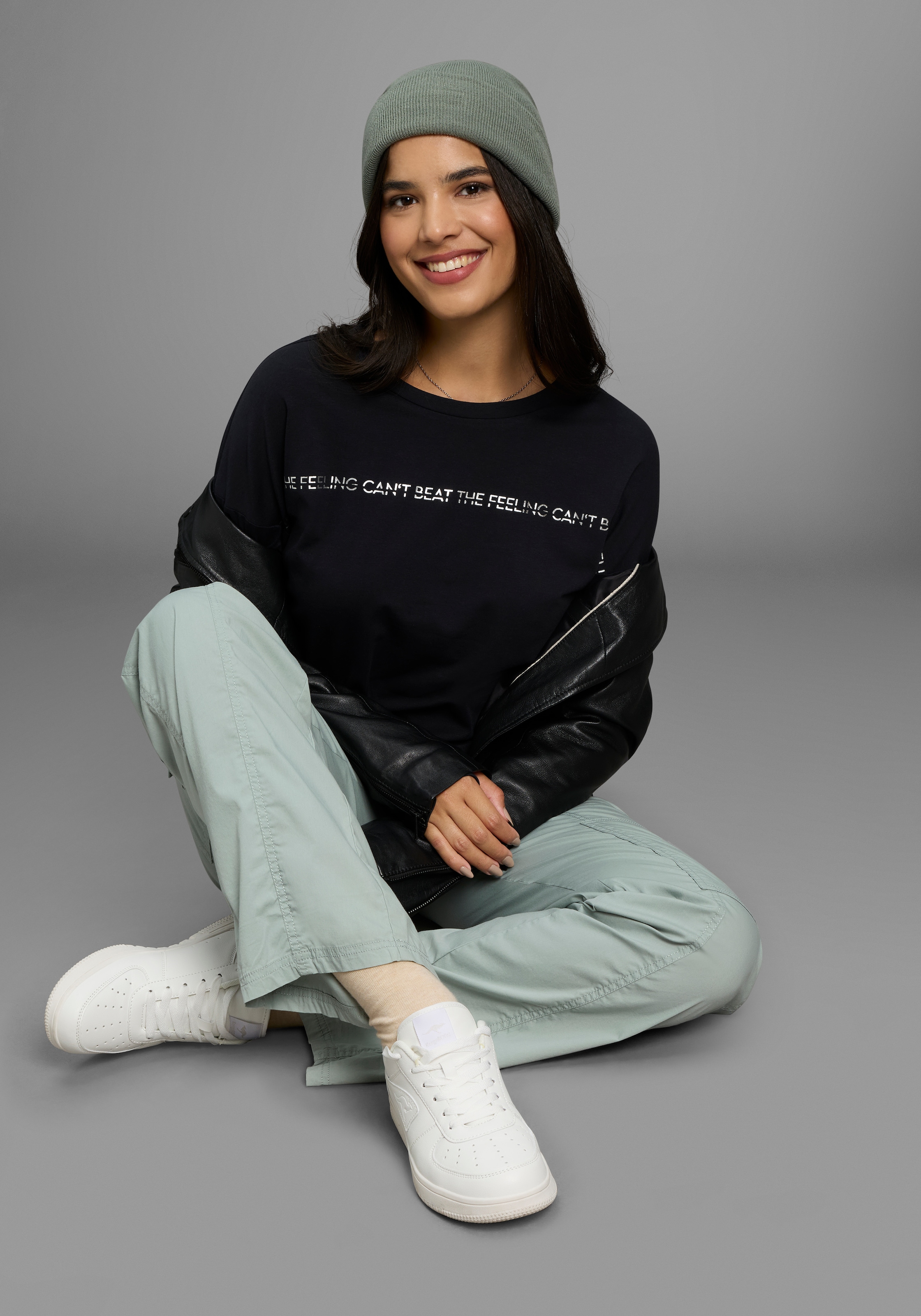 KangaROOS Langarmshirt , mit schimmerndem Druck