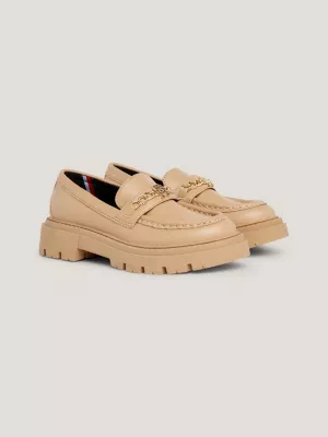 Mocassins com sola grossa escovada e corrente