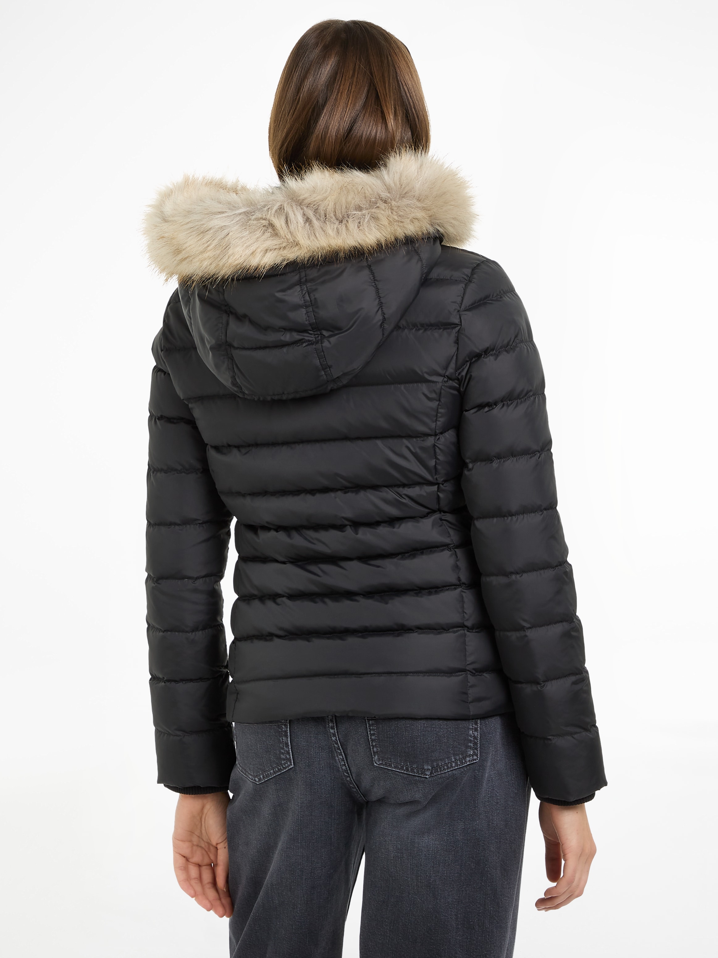 Tommy Jeans Steppjacke »TJW BASIC HOODED DOWN JACKET EXT« mit Kapuze mit Logostickerei