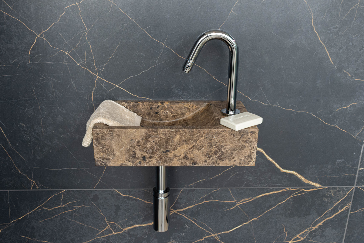 Saniclear Dark Emperador fonteinset met gebogen kraan in chroom