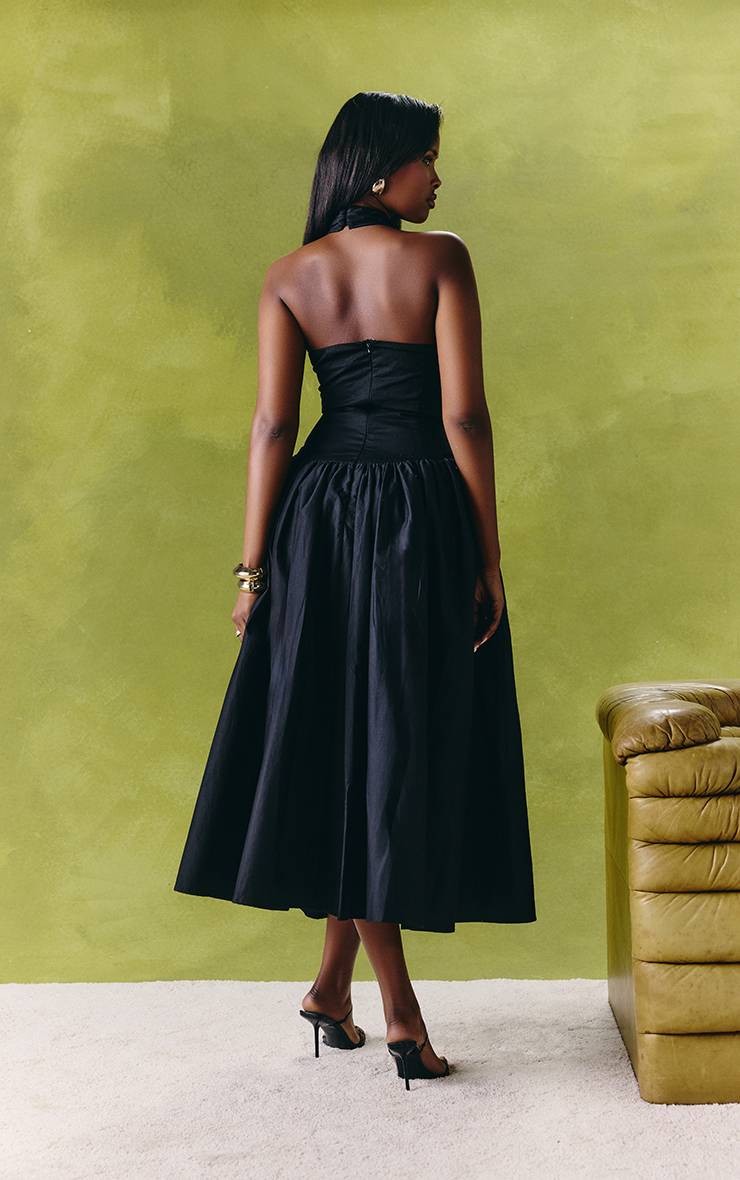 Noir Robe Patineuse Mi-longue À Encolure Américaine Plongeante