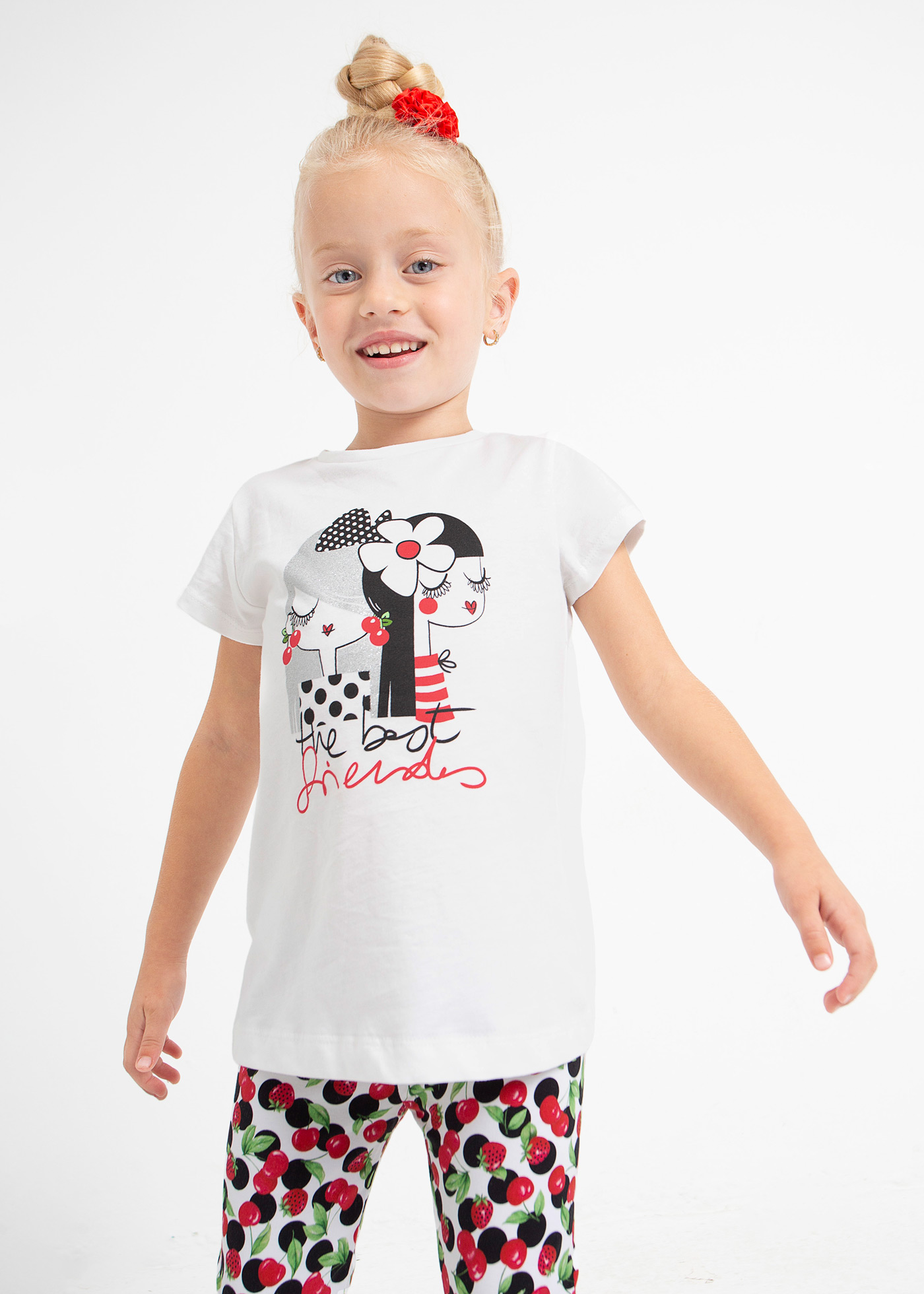 Camiseta feminina com estampa sustentável em algodão.