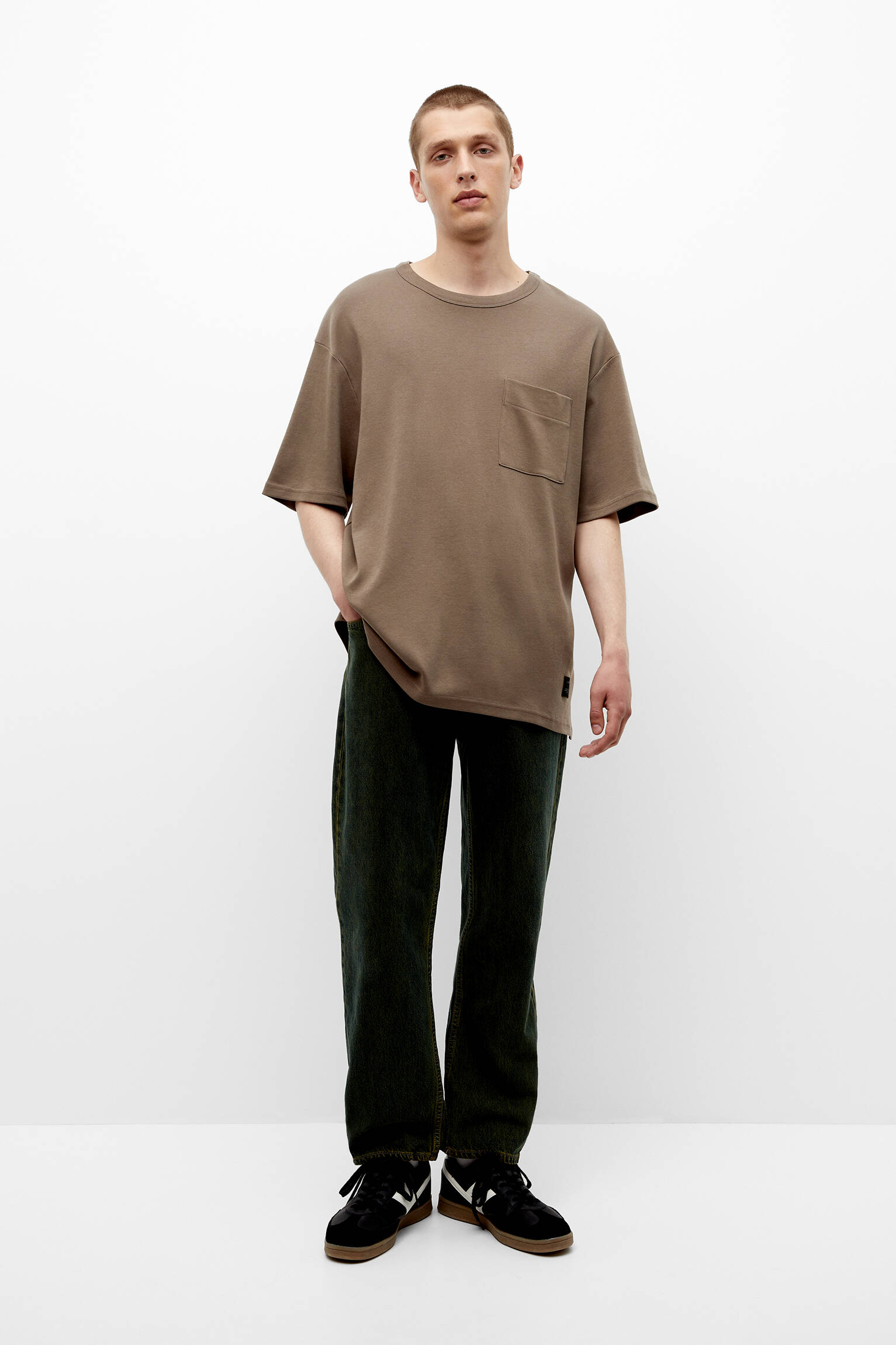 CAMISETA DE MANGA CURTA COM BOLSO - COR NATURAL