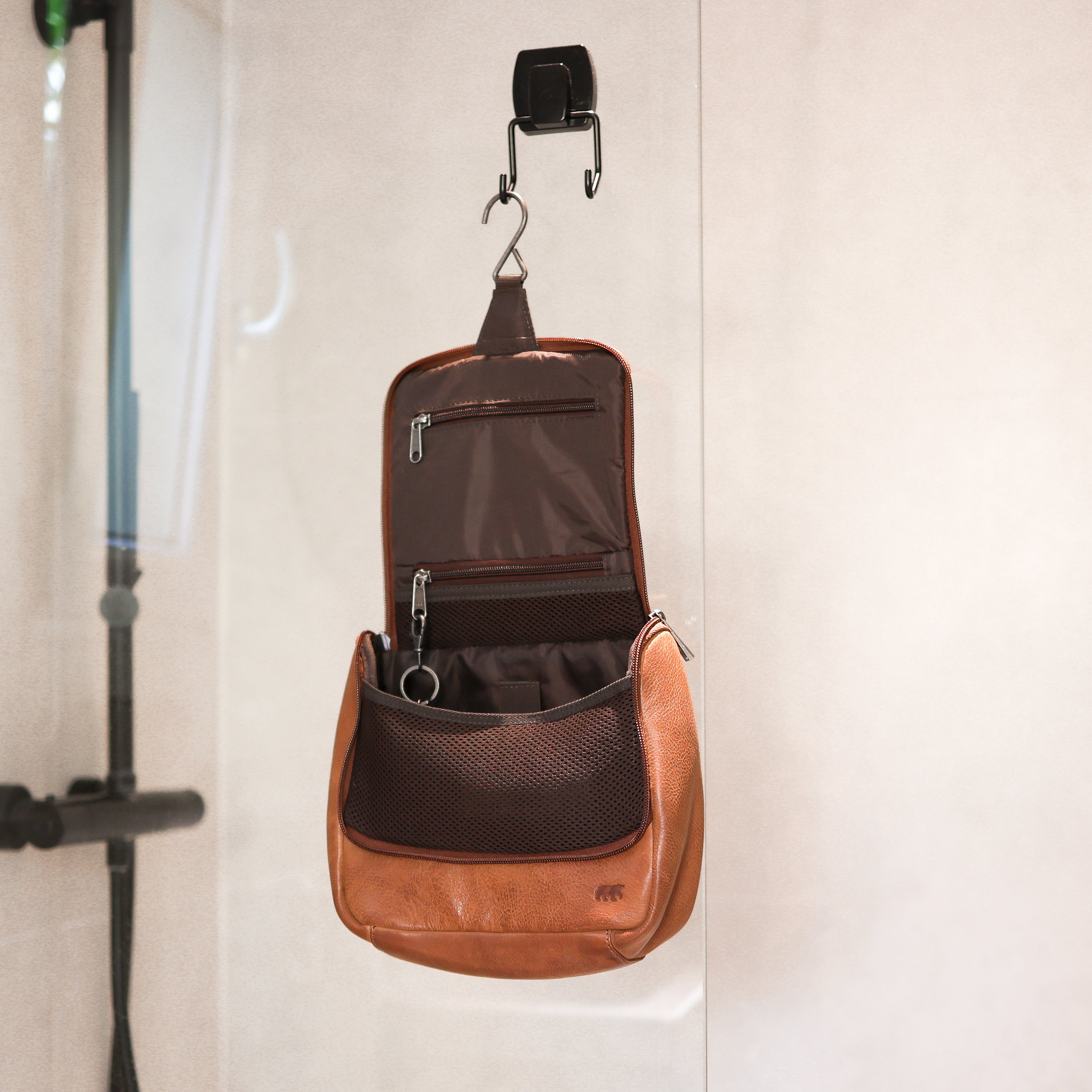 Ophangbare toilettas met haak 'Martin' cognac