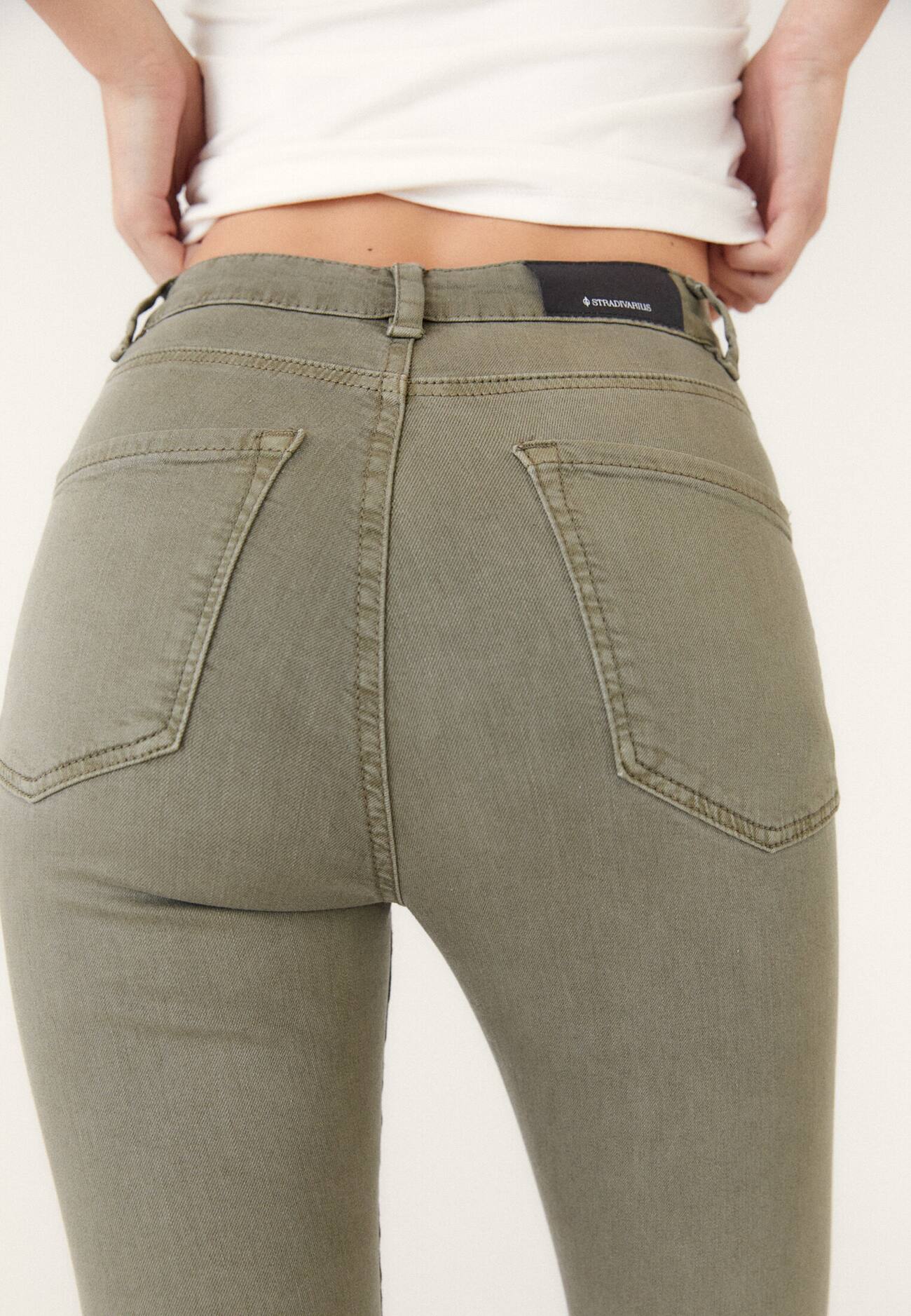 calças jeans coloridas de cintura super alta