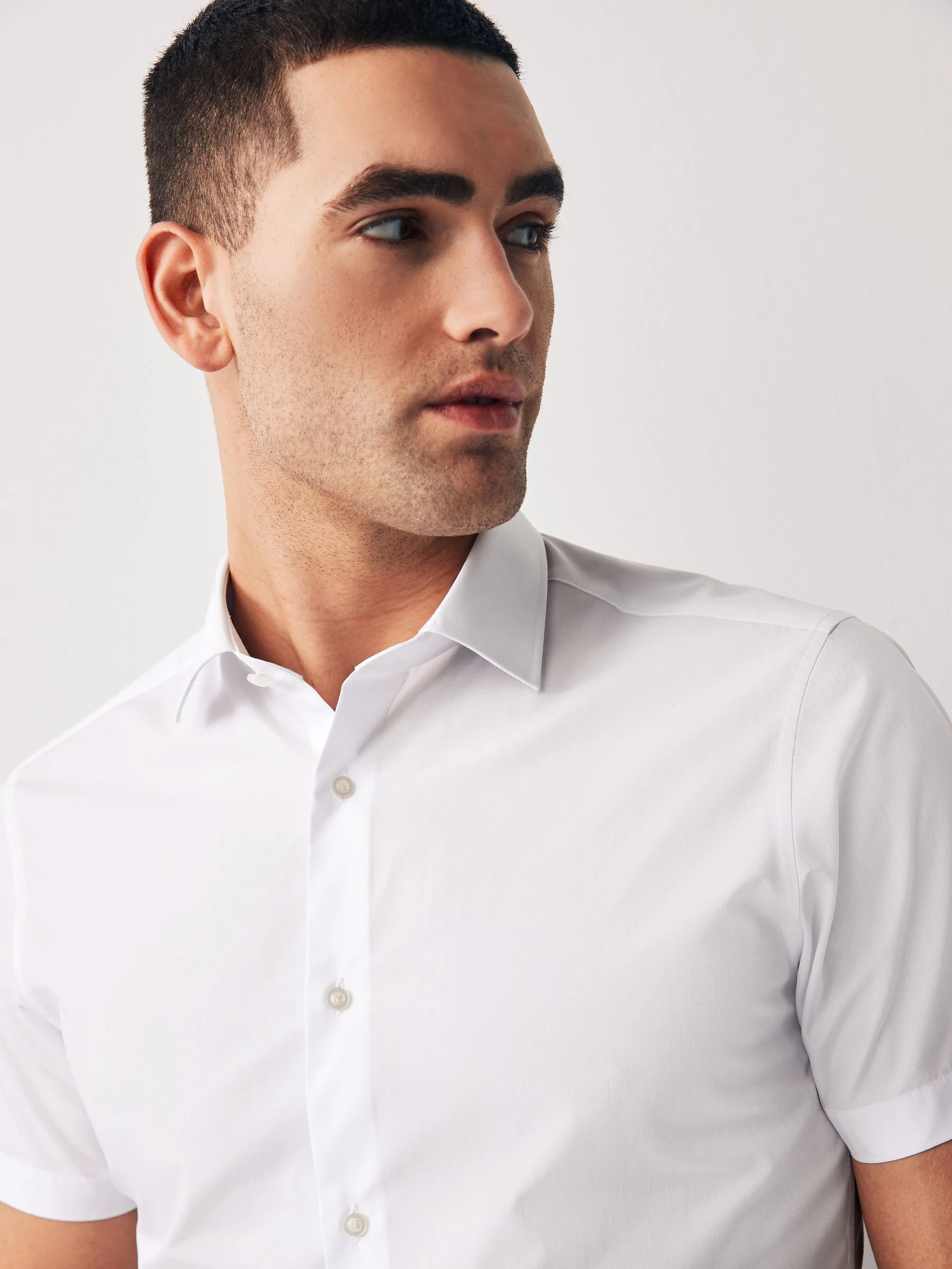 Wit - Slim Fit - Verpakking van 2 eenvoudig te strijken, nette overhemden met korte mouwen