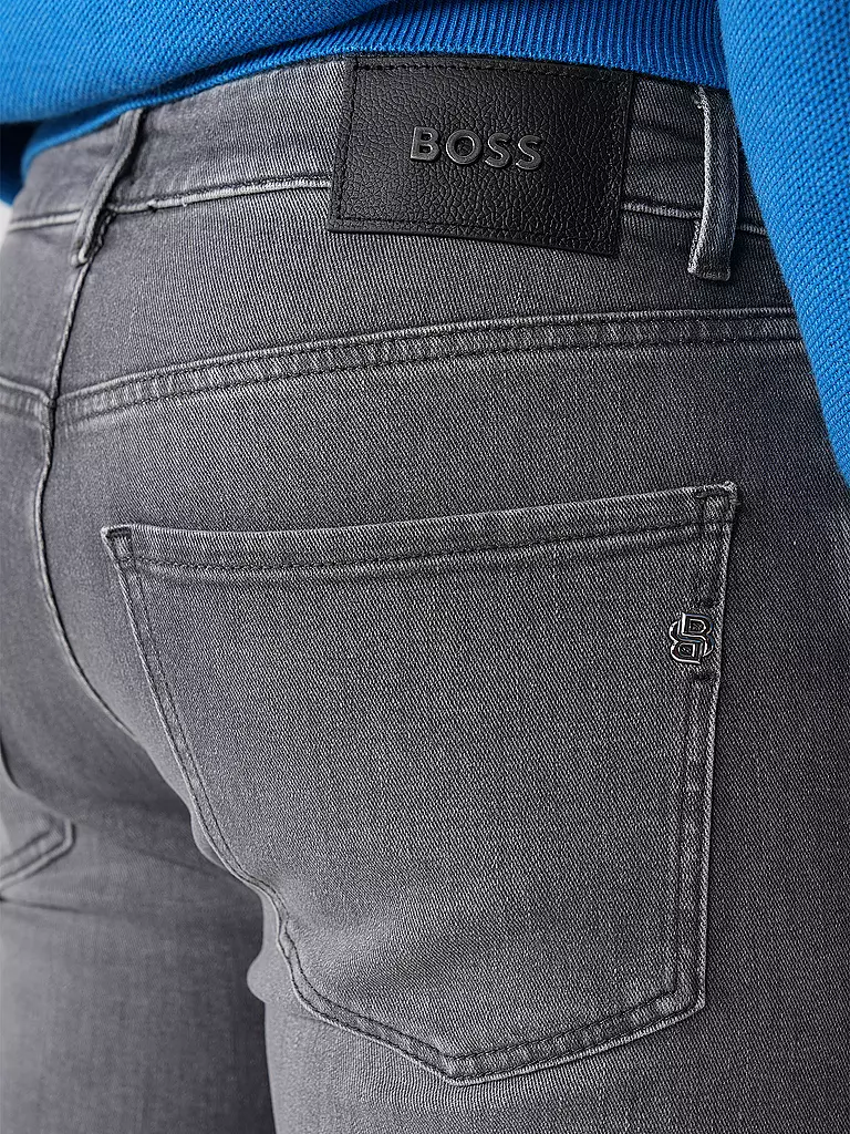 BOSS Jeans Regular Fit grau