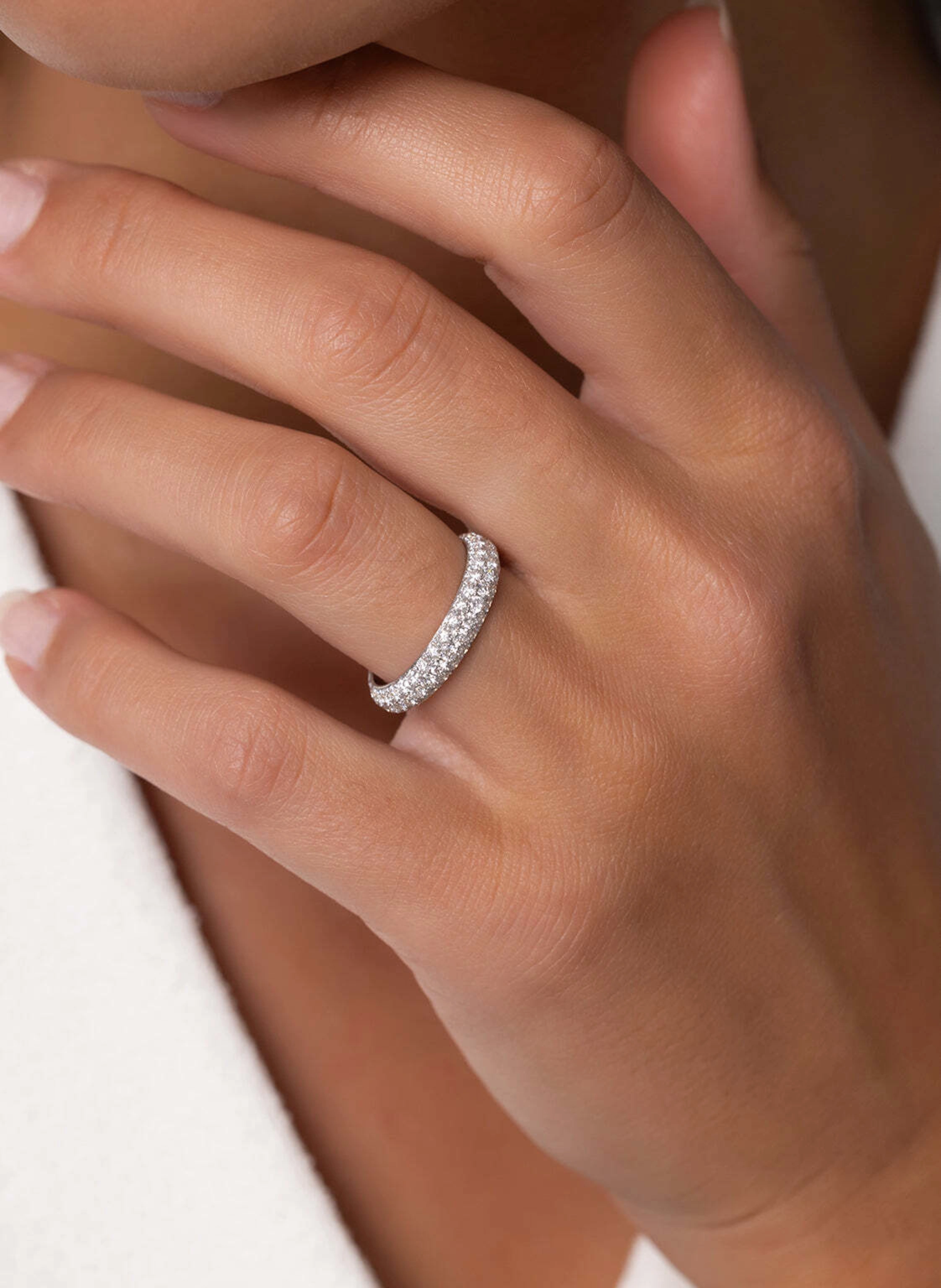 VEYNOU Ring ETERNITY PAVÈ aus 18 Karat Weißgold und 1,80ct. lab-grown Diamanten